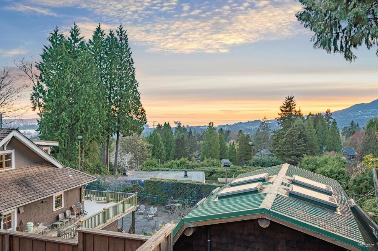 Grouse Cheerful Large Private Bedroom, Bath, Shared Deck, Pool, Hot Tub North Vancouver Buitenkant foto
