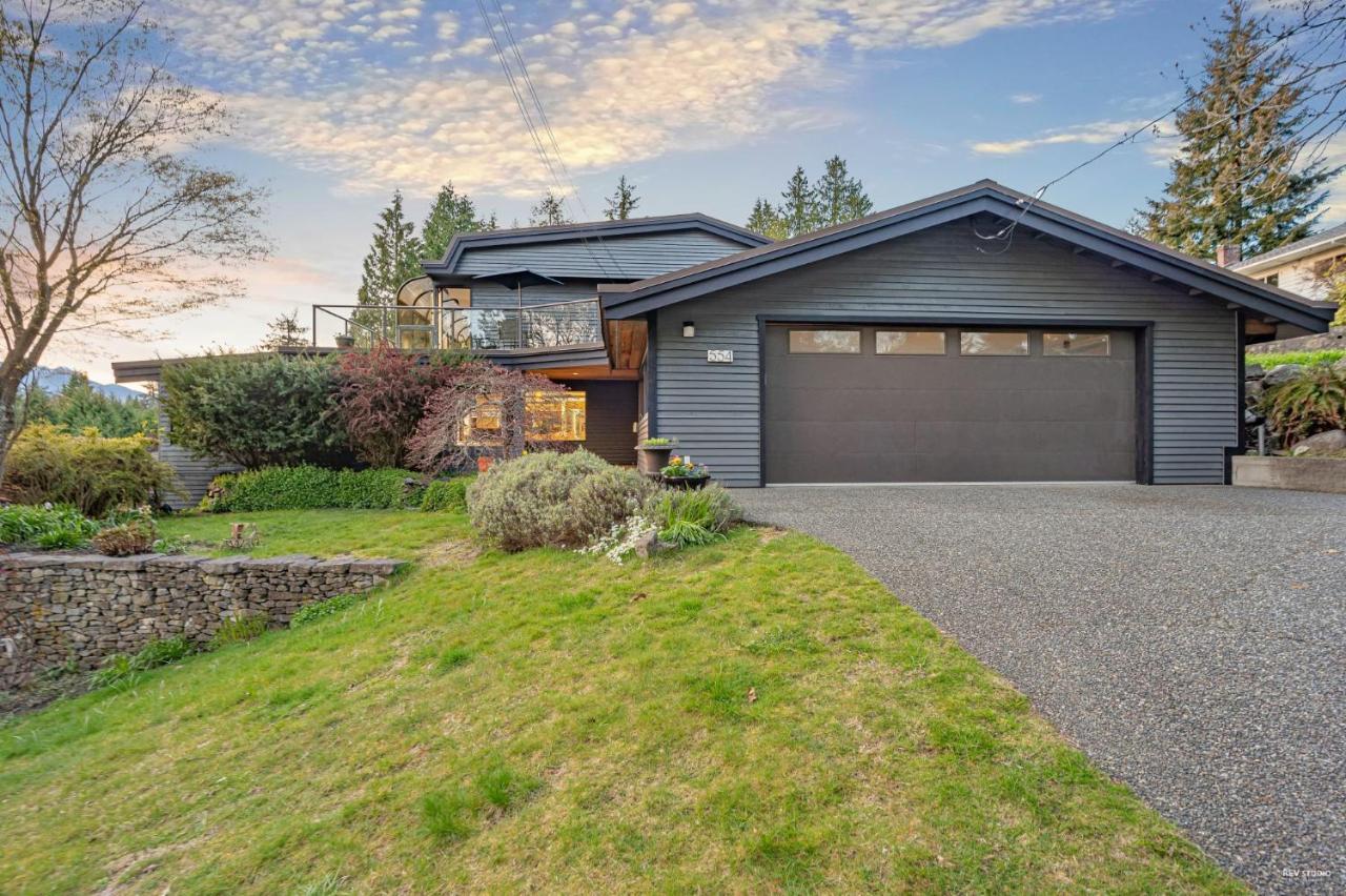 Grouse Cheerful Large Private Bedroom, Bath, Shared Deck, Pool, Hot Tub North Vancouver Buitenkant foto