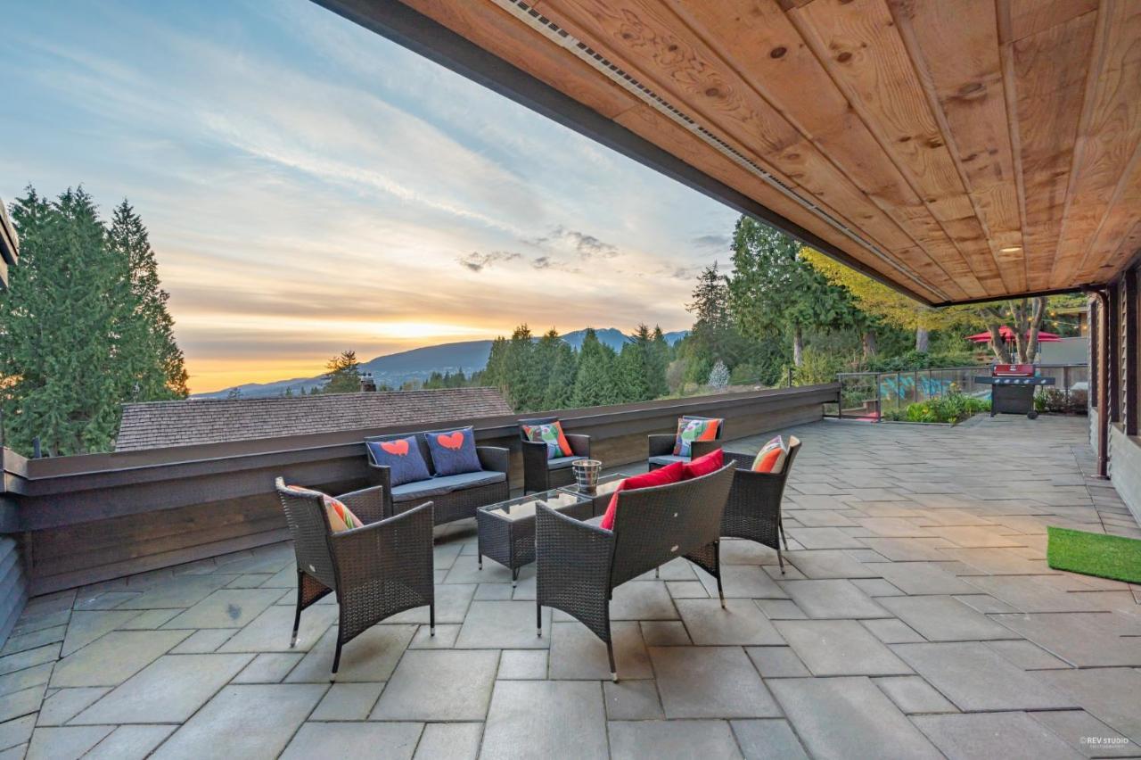 Grouse Cheerful Large Private Bedroom, Bath, Shared Deck, Pool, Hot Tub North Vancouver Buitenkant foto