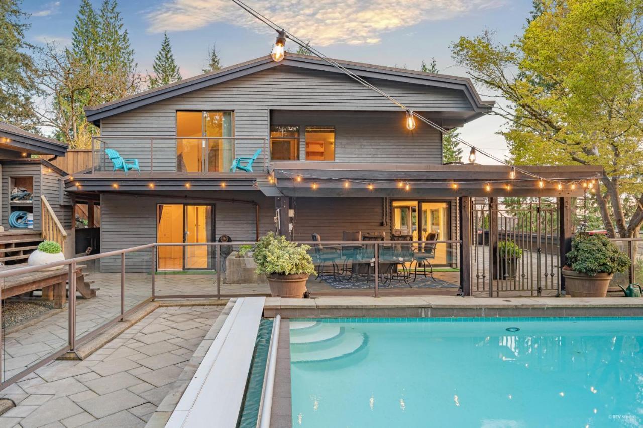 Grouse Cheerful Large Private Bedroom, Bath, Shared Deck, Pool, Hot Tub North Vancouver Buitenkant foto