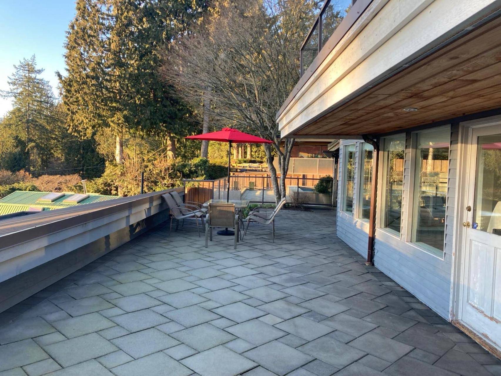 Grouse Cheerful Large Private Bedroom, Bath, Shared Deck, Pool, Hot Tub North Vancouver Buitenkant foto