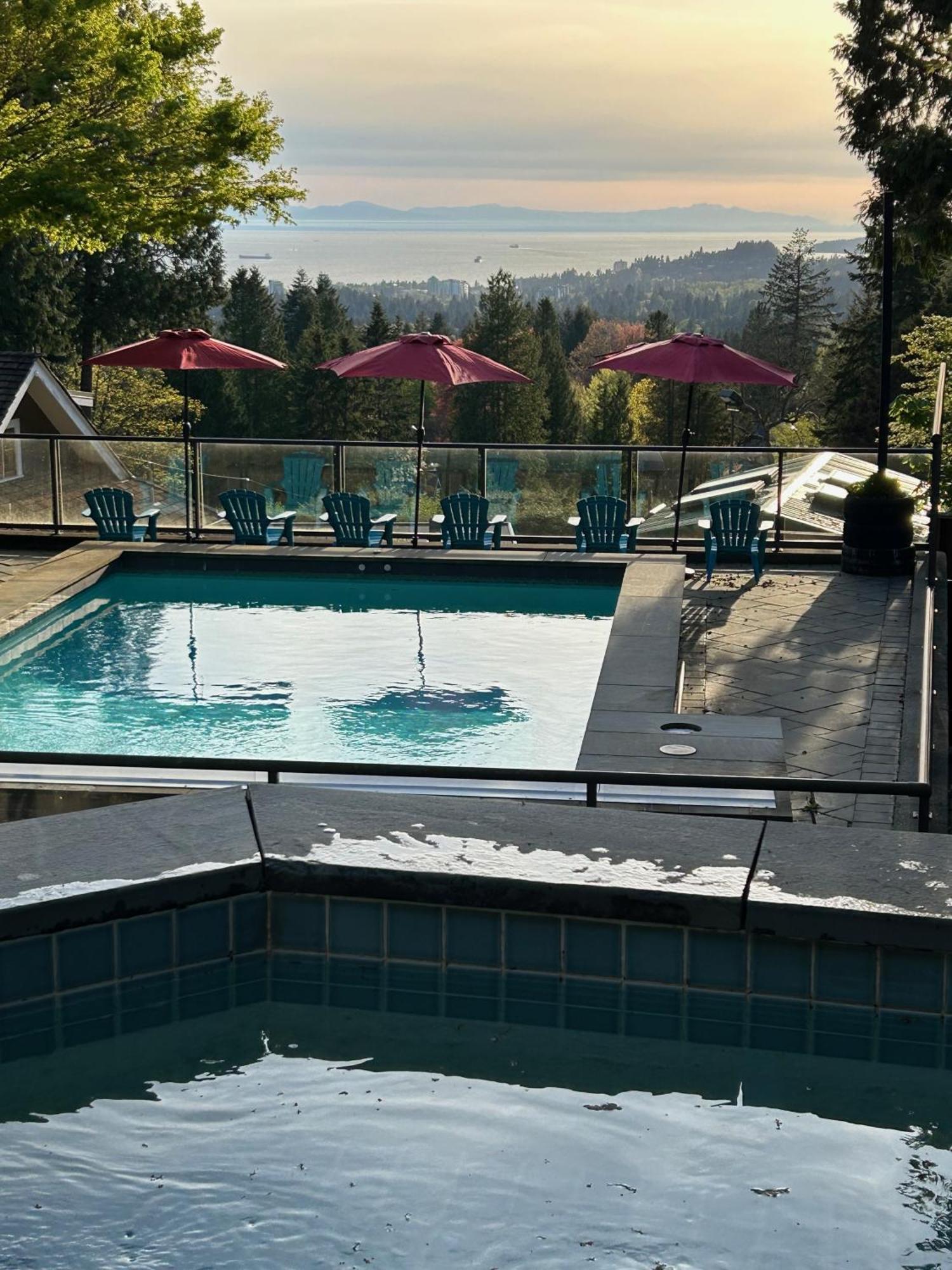 Grouse Cheerful Large Private Bedroom, Bath, Shared Deck, Pool, Hot Tub North Vancouver Buitenkant foto