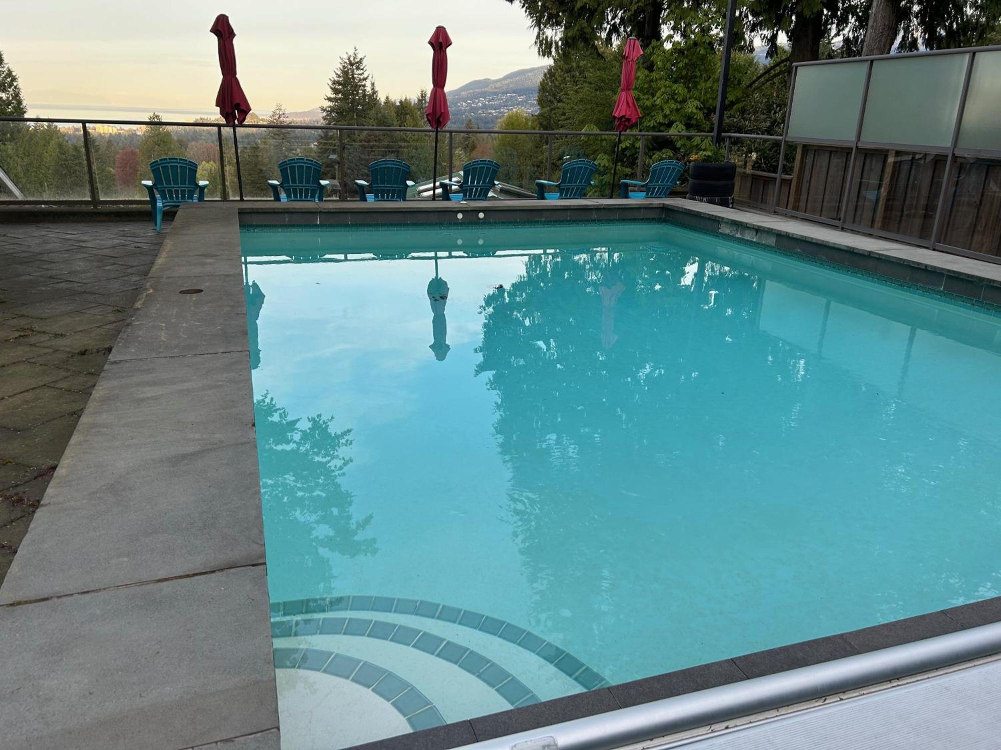 Grouse Cheerful Large Private Bedroom, Bath, Shared Deck, Pool, Hot Tub North Vancouver Buitenkant foto