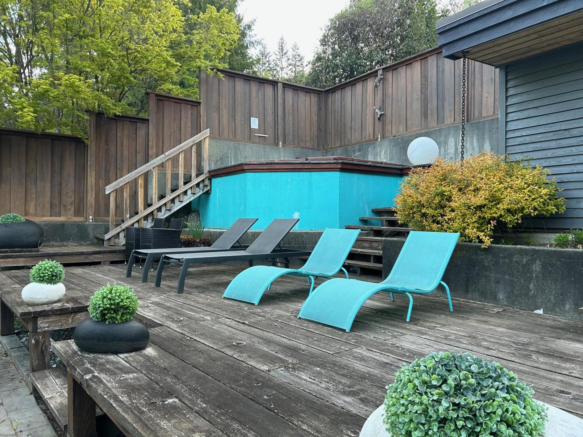 Grouse Cheerful Large Private Bedroom, Bath, Shared Deck, Pool, Hot Tub North Vancouver Buitenkant foto