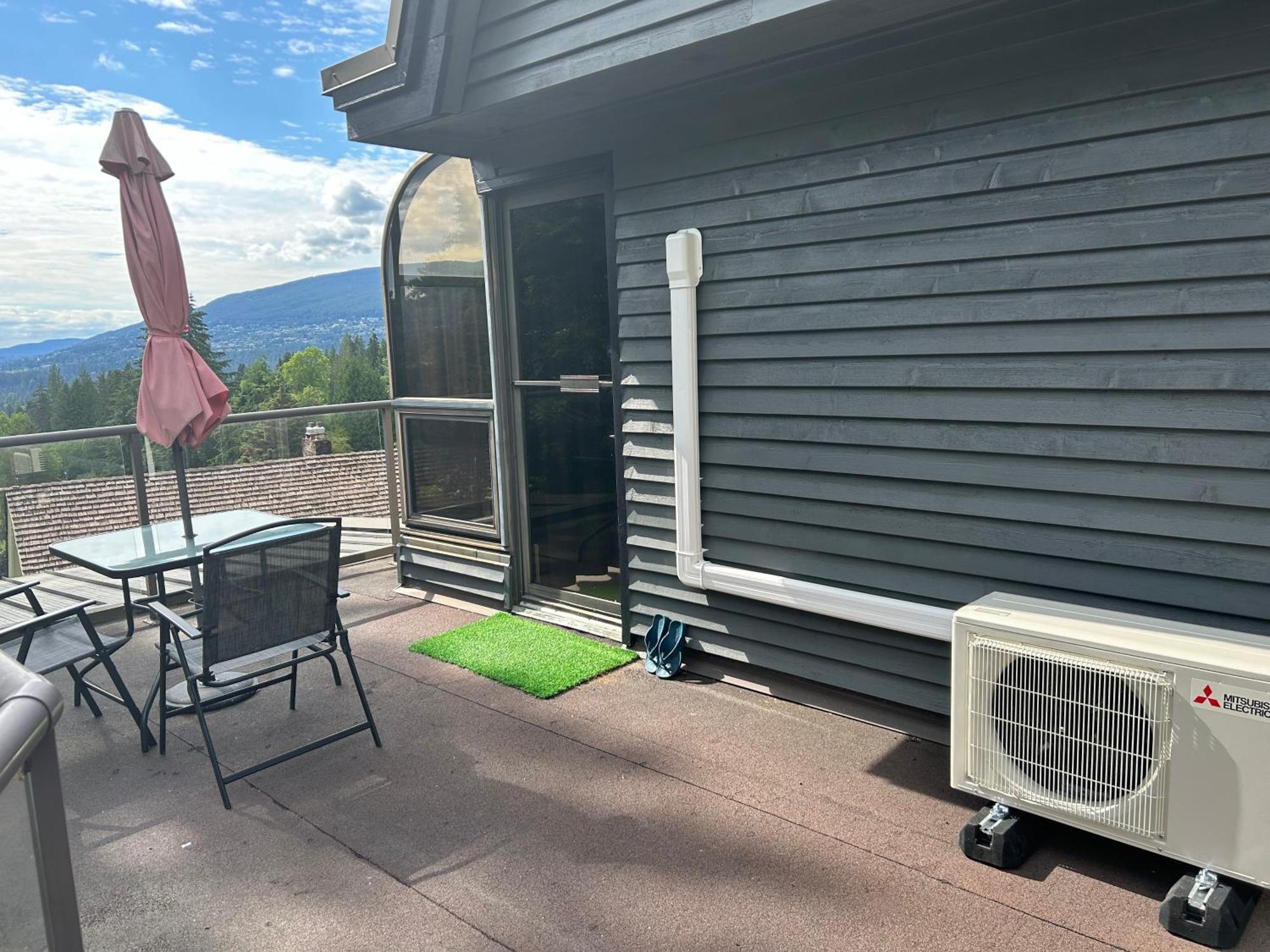 Grouse Cheerful Large Private Bedroom, Bath, Shared Deck, Pool, Hot Tub North Vancouver Buitenkant foto