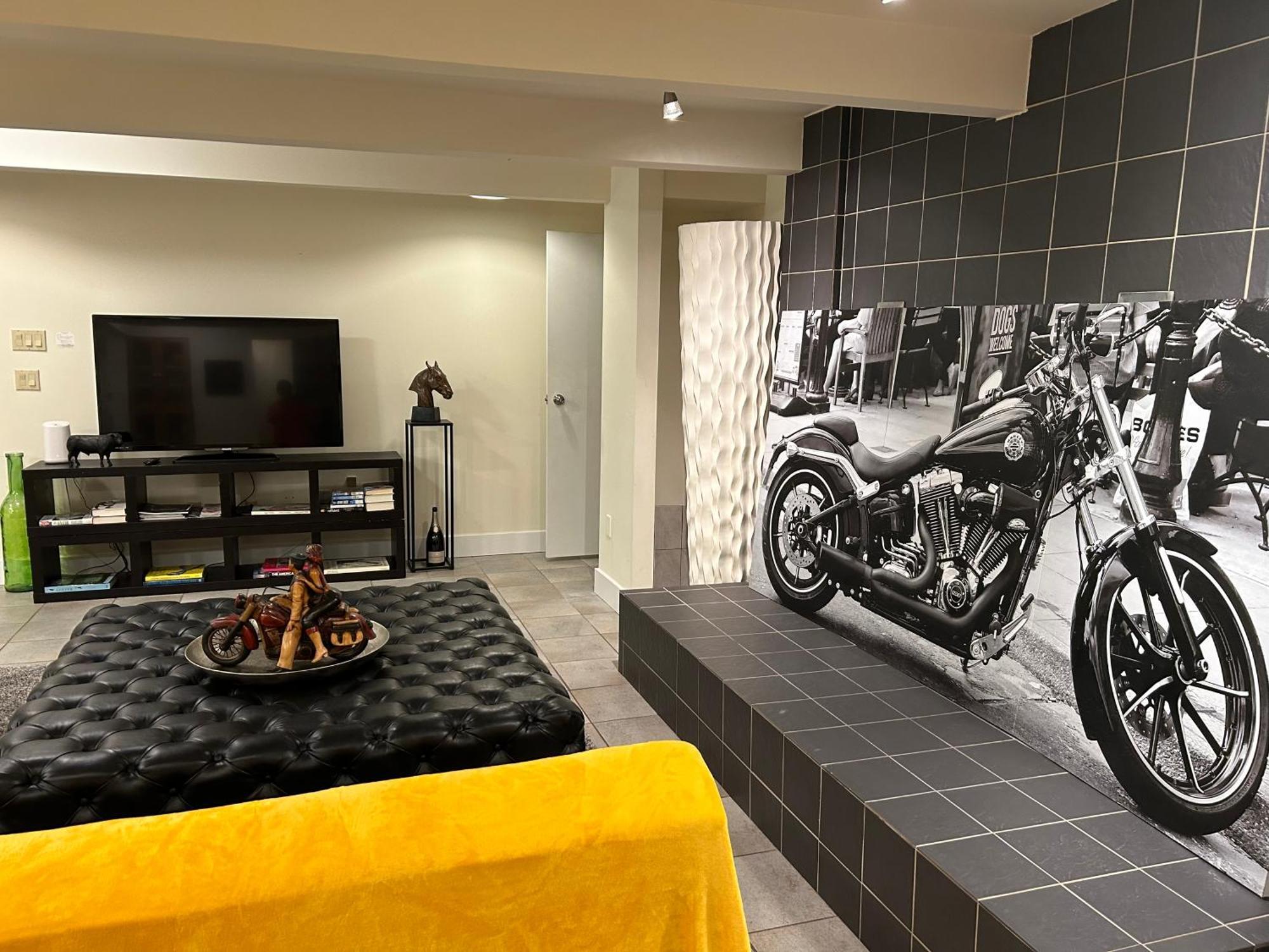Grouse Cheerful Large Private Bedroom, Bath, Shared Deck, Pool, Hot Tub North Vancouver Buitenkant foto