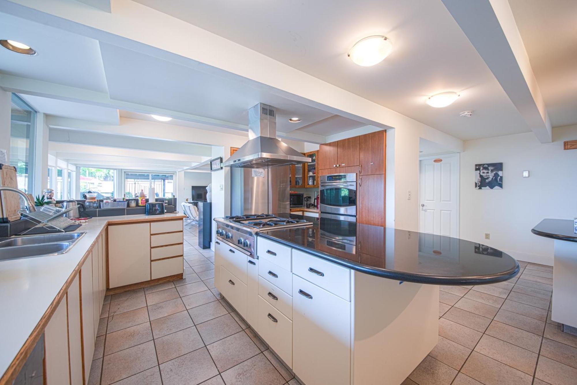 Grouse Cheerful Large Private Bedroom, Bath, Shared Deck, Pool, Hot Tub North Vancouver Buitenkant foto
