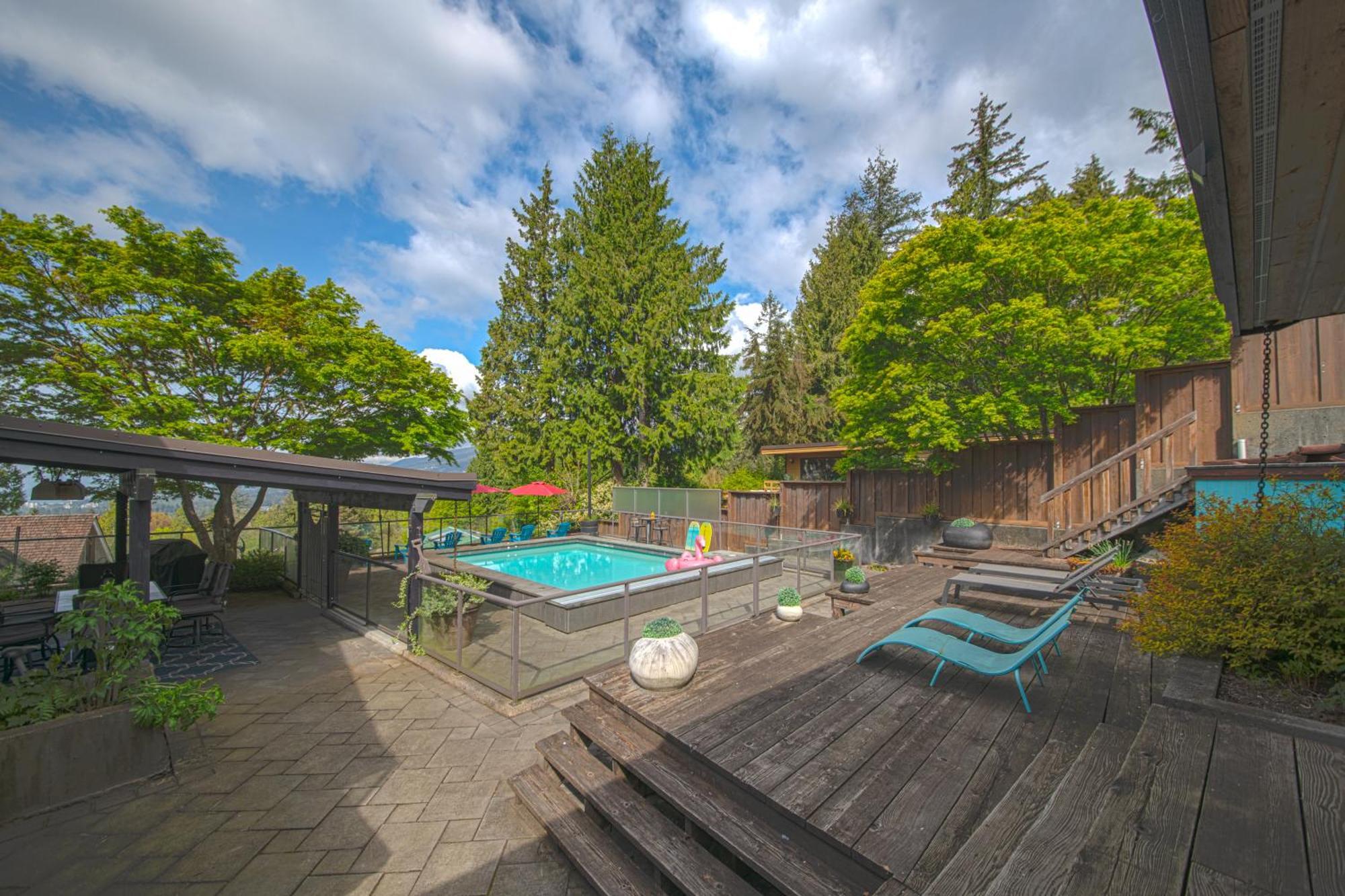 Grouse Cheerful Large Private Bedroom, Bath, Shared Deck, Pool, Hot Tub North Vancouver Buitenkant foto