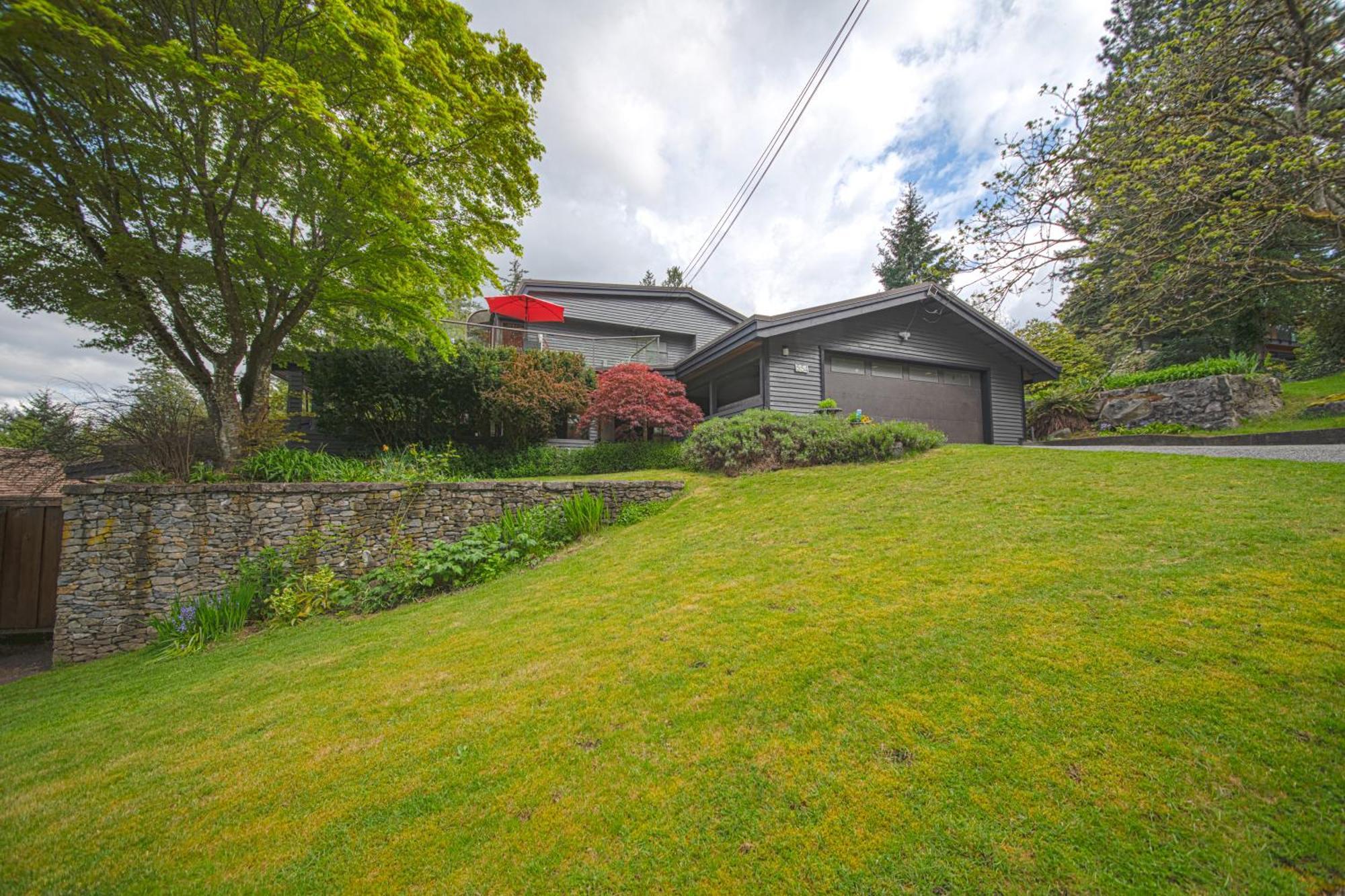 Grouse Cheerful Large Private Bedroom, Bath, Shared Deck, Pool, Hot Tub North Vancouver Buitenkant foto