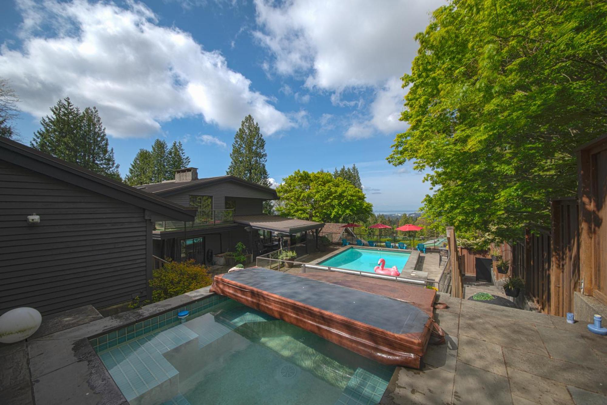 Grouse Cheerful Large Private Bedroom, Bath, Shared Deck, Pool, Hot Tub North Vancouver Buitenkant foto