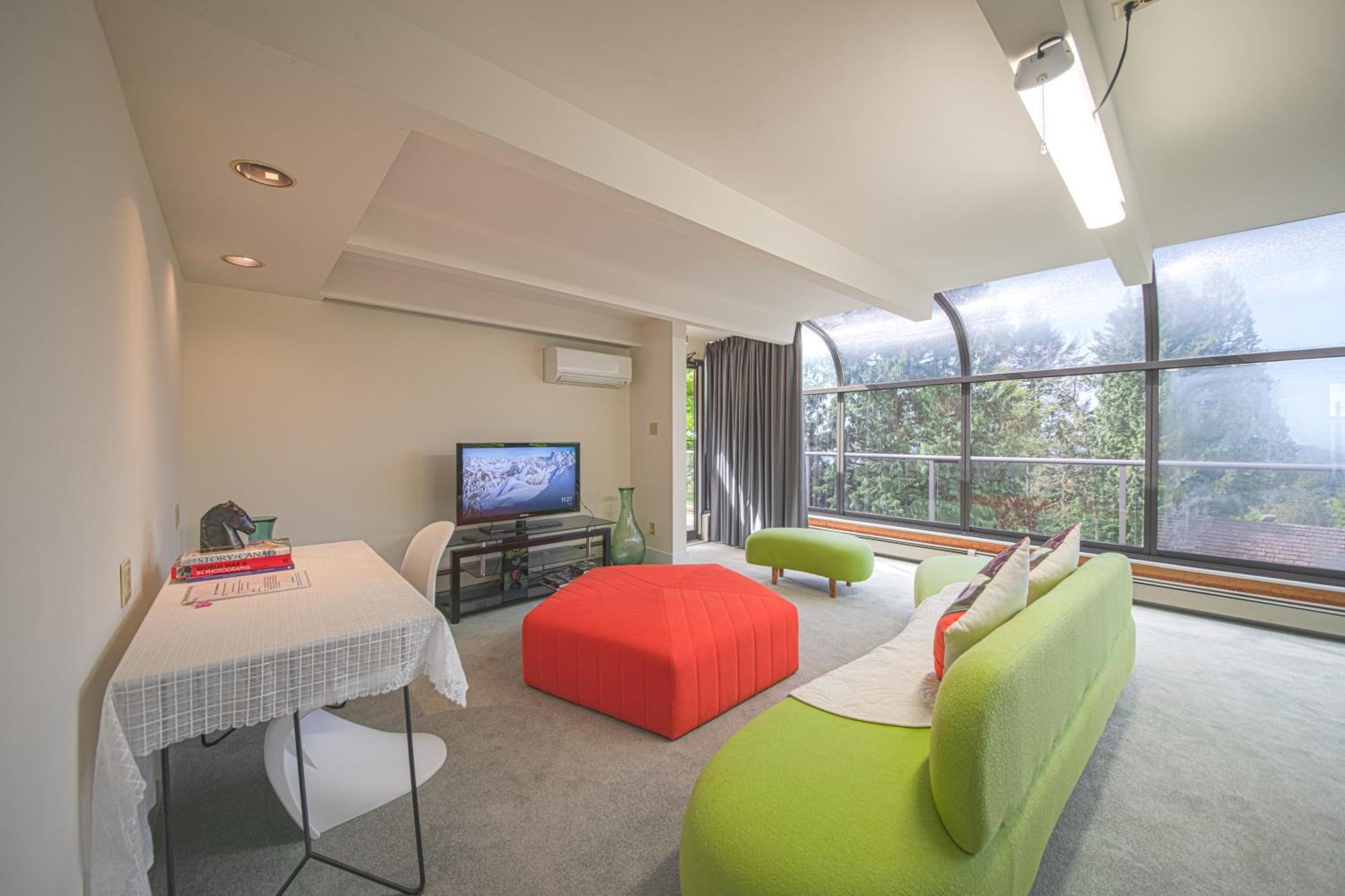Grouse Cheerful Large Private Bedroom, Bath, Shared Deck, Pool, Hot Tub North Vancouver Buitenkant foto