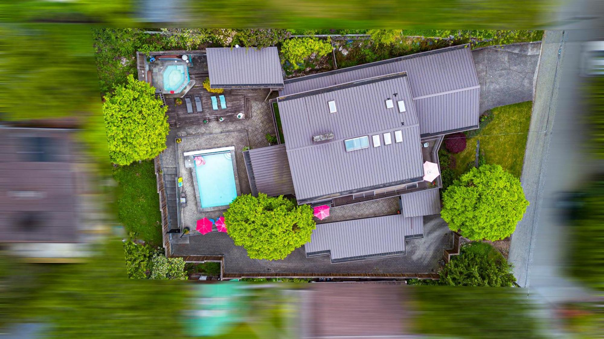 Grouse Cheerful Large Private Bedroom, Bath, Shared Deck, Pool, Hot Tub North Vancouver Buitenkant foto